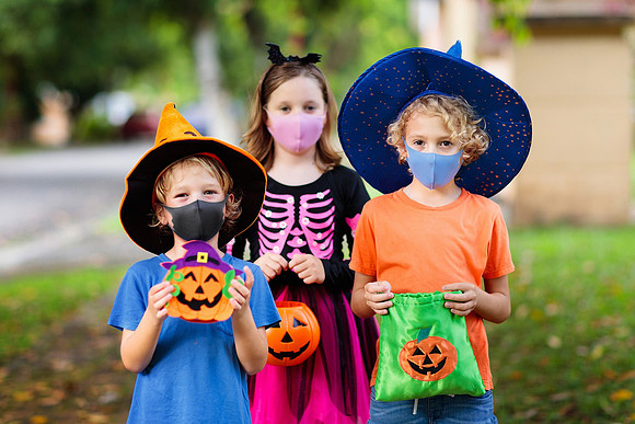 Halloween-trick-or-treat-002--