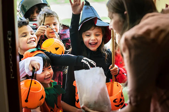 Halloween-trick-or-treat-003