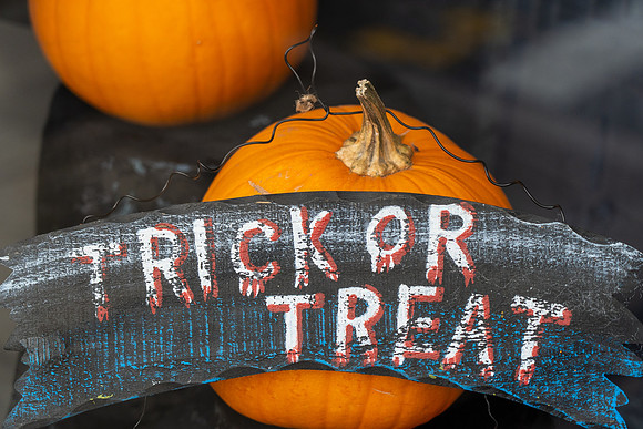 Halloween-trick-or-treat-002