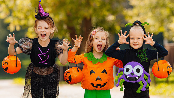 Halloween-trick-or-treat-003-