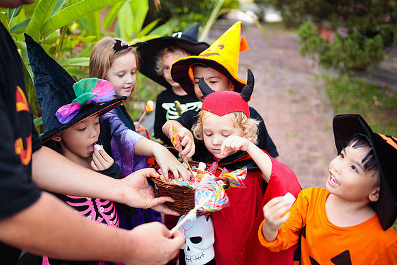 Halloween-trick-or-treat-005-