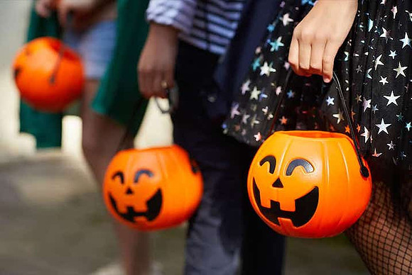Halloween-trick-or-treat-005