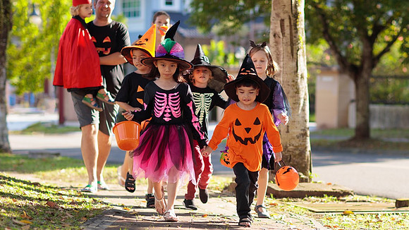 Halloween-trick-or-treat-006