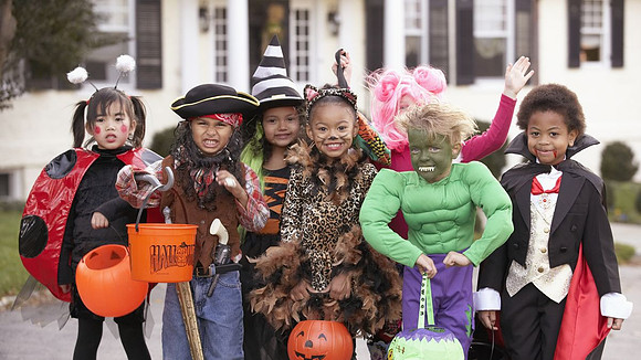 what-time-does-trick-or-treating-start-kids-1654882477