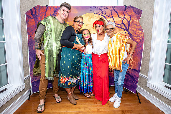 20221029-Piano-Masquerade-Concert-Bobby-Sedwick-6154_Emma-Grace-Soto-Pellot