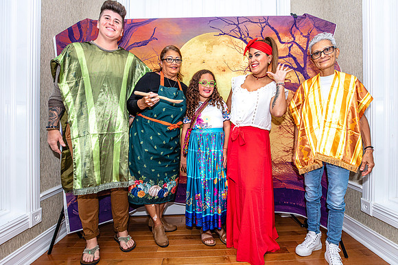 20221029-Piano-Masquerade-Concert-Bobby-Sedwick-6151_Emma-Grace-Soto-Pellot