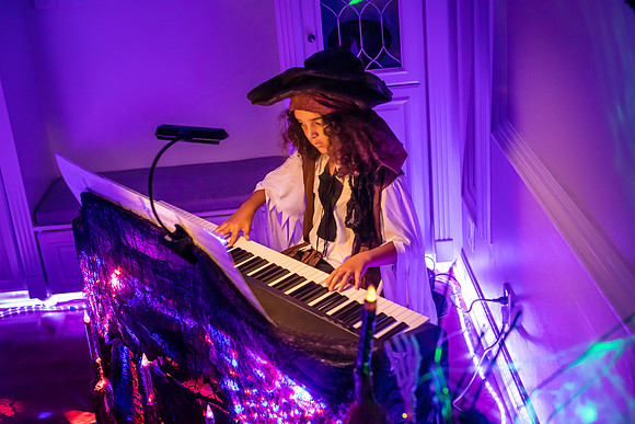 20221029-Piano-Masquerade-Concert-Bobby-Sedwick-6269