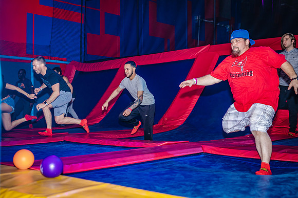 Planet-Obstacle-Adults-Night-0108