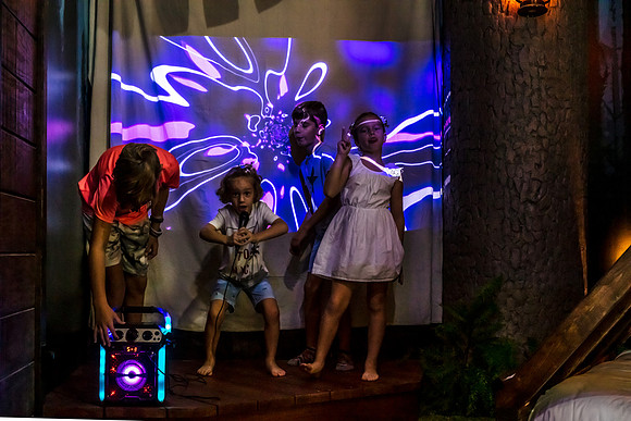 20220923-Reunion-Vacation-Home-4396m-karaoke
