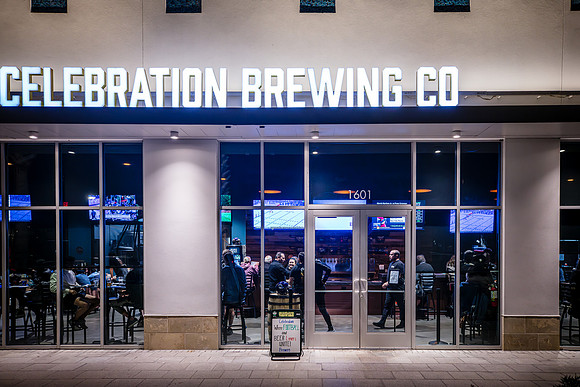 20241122-Runway-on-Tap-ApricotLane-Celebration-Brewing-4335