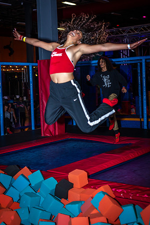 Planet-Obstacle-Adults-Night-0080