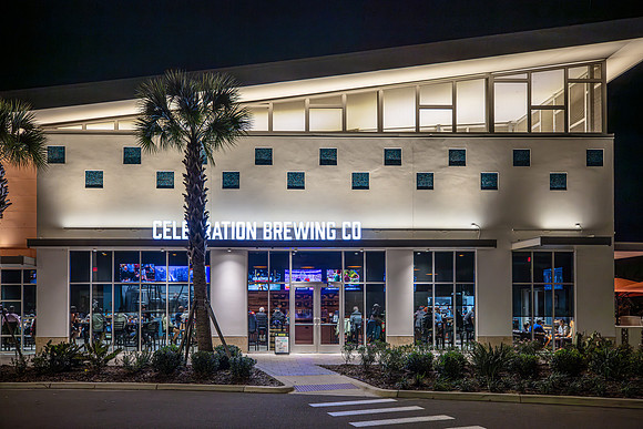 20241122-Runway-on-Tap-ApricotLane-Celebration-Brewing-4330-
