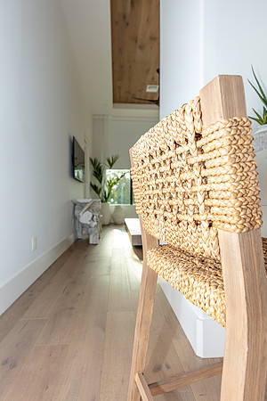 20220923-Reunion-Vacation-Home-4577interior-chair