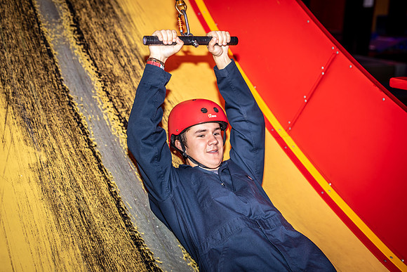 Planet-Obstacle-Adults-Night-0215