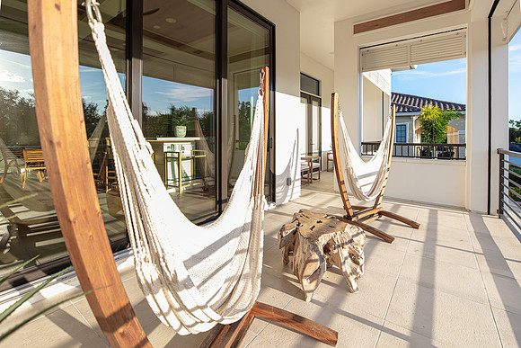 20220923-Reunion-Vacation-Home-4949interior-secondfloor-hammock