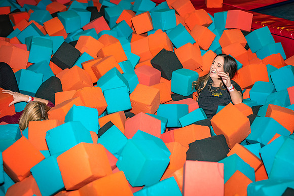 Planet-Obstacle-Adults-Night-0020