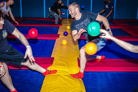 Planet-Obstacle-Adults-Night