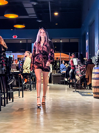 20241122-Runway-on-Tap-ApricotLane-Celebration-Brewing-4403-i