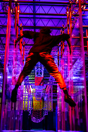 Planet-Obstacle-Adults-Night-0171