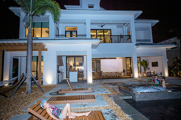 20220923-Reunion-Vacation-Home-4687m-backyard-night