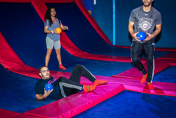 Planet-Obstacle-Adults-Night-0126