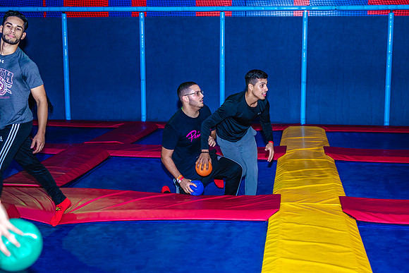 Planet-Obstacle-Adults-Night-0122