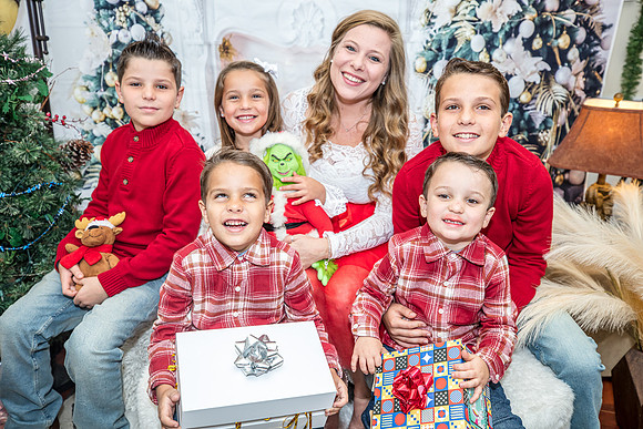 20221224-Christmas-Family-Session-Crystal-7656