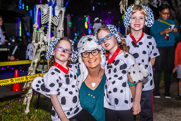 Cruella-Dalmatians-Jeater-Bend-8368