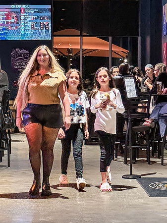 20241122-Runway-on-Tap-ApricotLane-Celebration-Brewing-4373-i