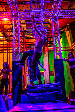 Planet-Obstacle-Adults-Night-0150