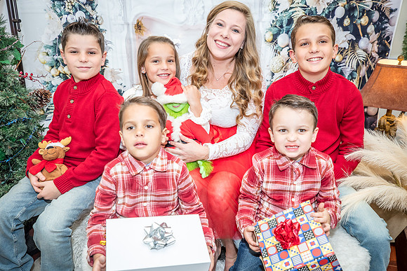 20221224-Christmas-Family-Session-Crystal-7655