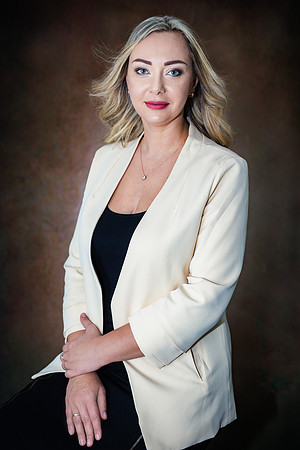 20220803-Headshot-Jane-3865edit--2