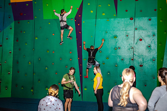 Planet-Obstacle-Adults-Night-0139