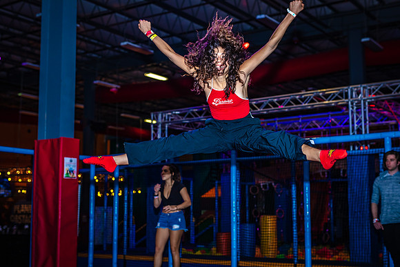 Planet-Obstacle-Adults-Night-0096