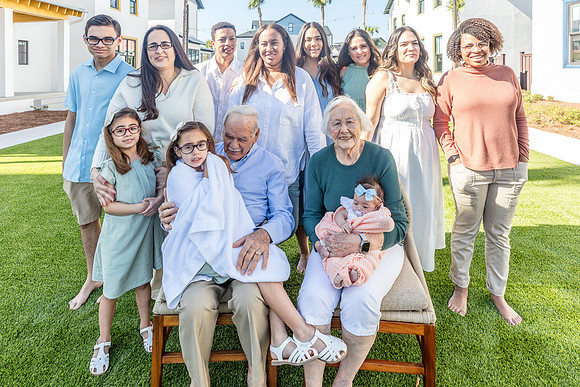 20241130-Elsbeth-Arce-Family-Session-Evermore-4950