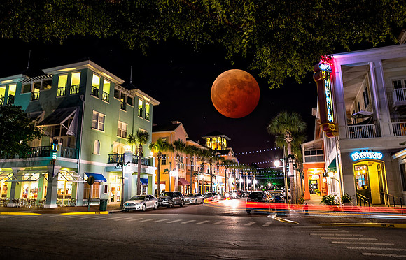 Blood-Moon-Celebration_Irene-Miller-Miilersartlab