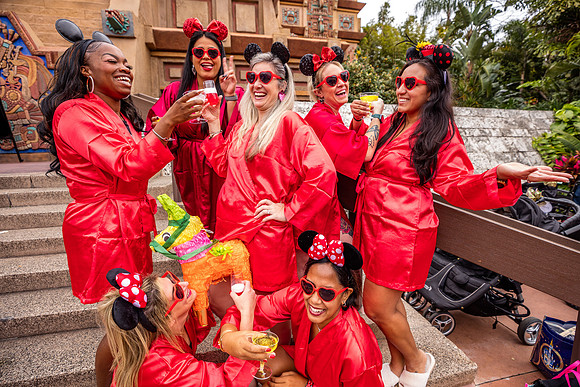Valentine-Session-Momsies-Disney-Epcot-2022-0913