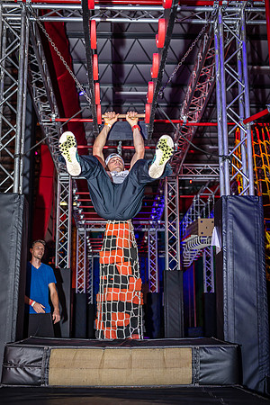 Planet-Obstacle-Adults-Night-9992
