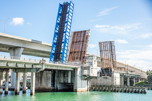 Miami-Millionaire-Row-Island-Queen-Cruise-3404bridge
