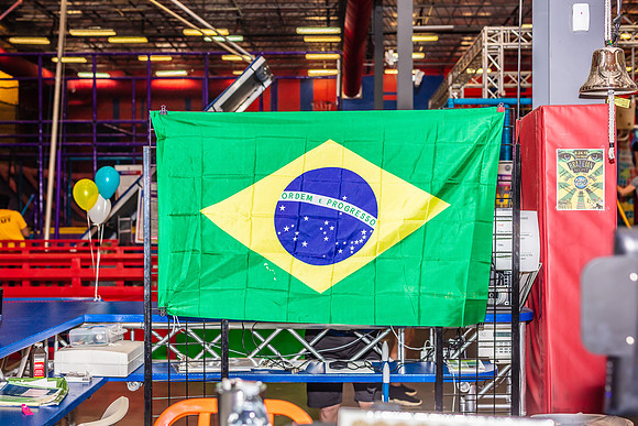 Planet-Obstacle-Brazilian-Night-0459