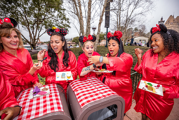 Valentine-Session-Momsies-Disney-Epcot-2022-0815
