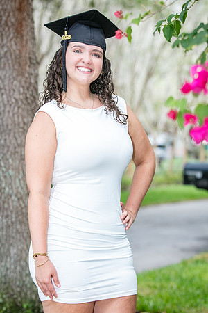 20250502-Lucinda-grad-session-9506