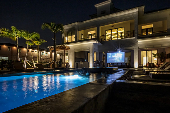 20220923-Reunion-Vacation-Home-4696backyard-night