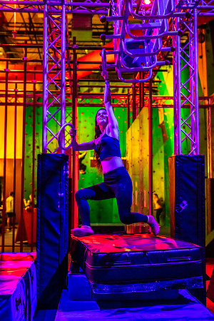 Planet-Obstacle-Adults-Night-0156