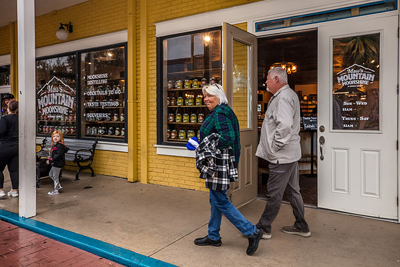 20250123-Maws-Mtn-Moonshine-Old-Town-Grand-Opening-8349