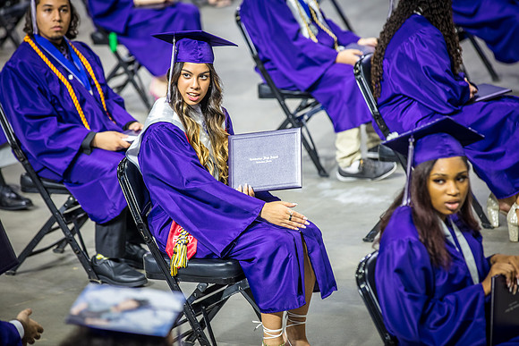 20220524-High-School-Graduation-Isabela-3310