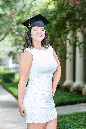 20250502-Lucinda-grad-session-9510