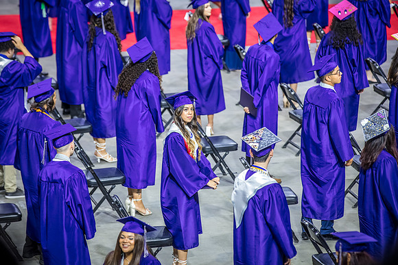 20220524-High-School-Graduation-Isabela-3375