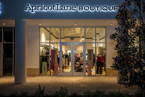 20241122-Runway-on-Tap-ApricotLane-Celebration-Brewing-4327
