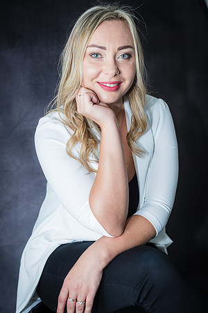 20220803-Headshot-Jane-3826